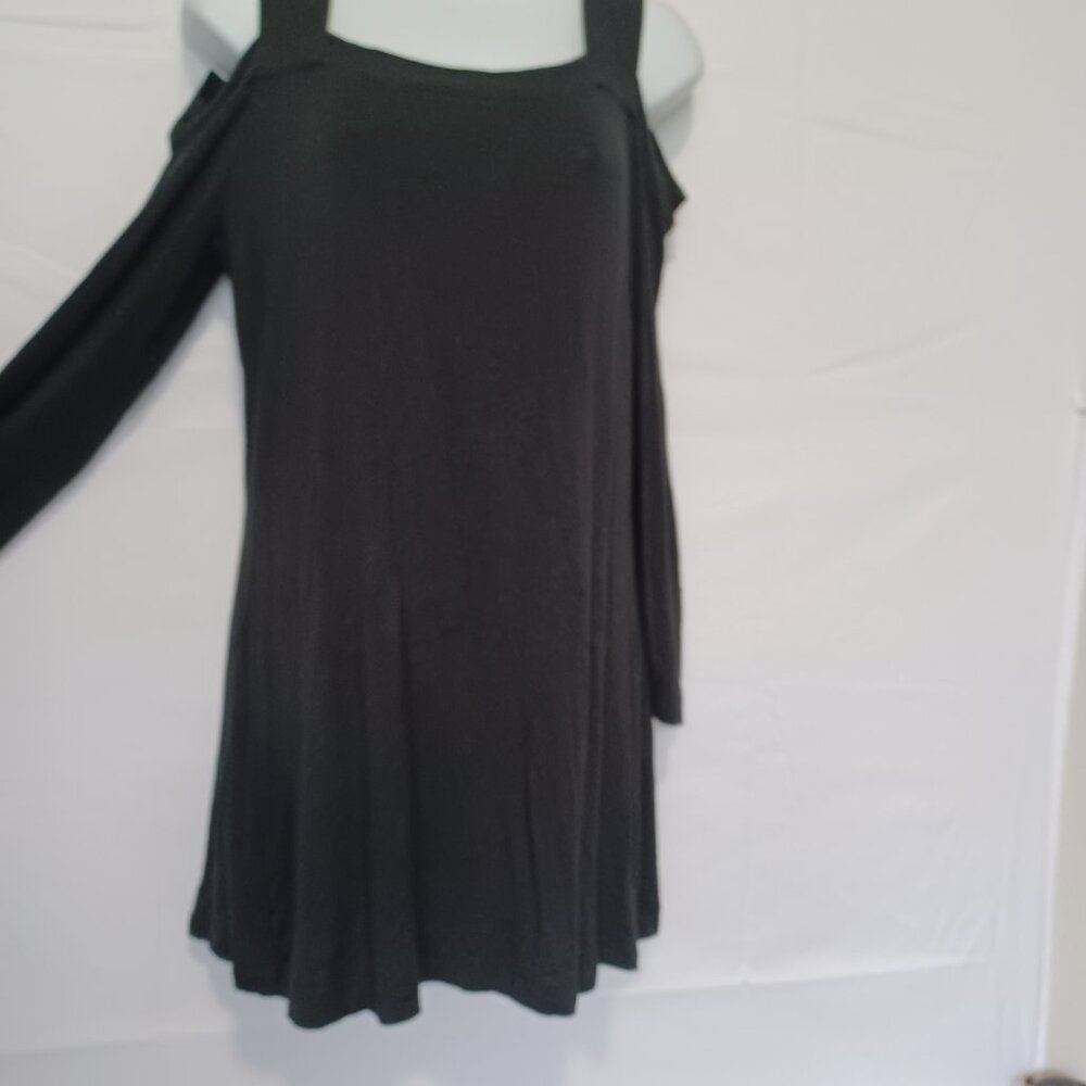 Venus women top black cold shoulder stretch sz M feminine dark academia casual - Picture 2 of 6